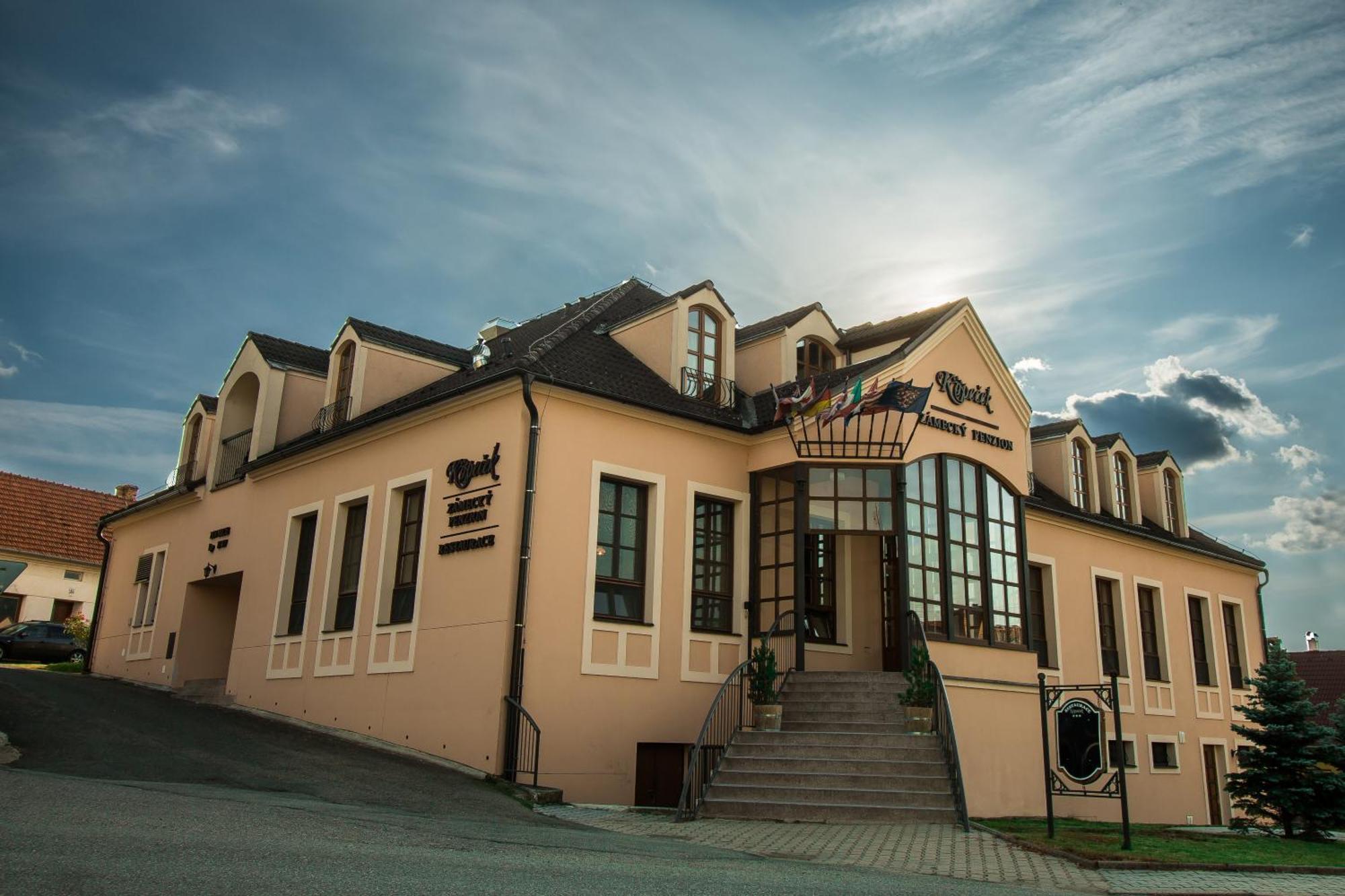 Hotel Zamecky Penzion Kopecek à Rájec-Jestřebí Extérieur photo